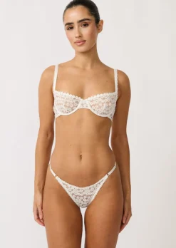 Daisy Thong - White